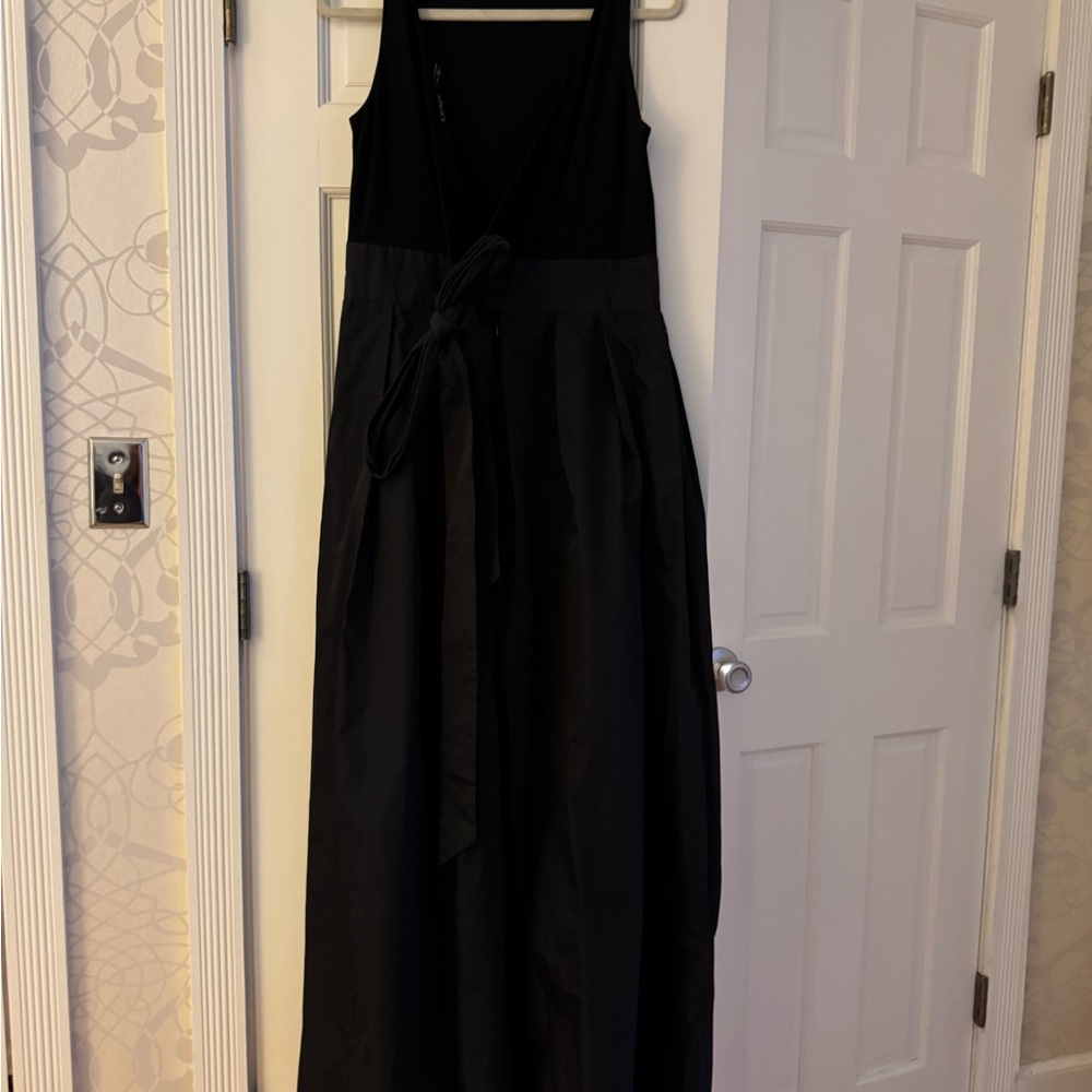 Elegant Black Sleeveless Dress